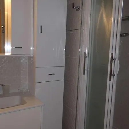 Avec Piscine, Climatisation, Garage, A 300m - Fr-1-328-259 * Ла-Гранд-Мот