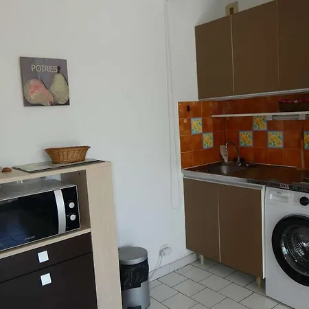Avec Piscine, Climatisation, Garage, à 300m - Fr-1-328-259 *