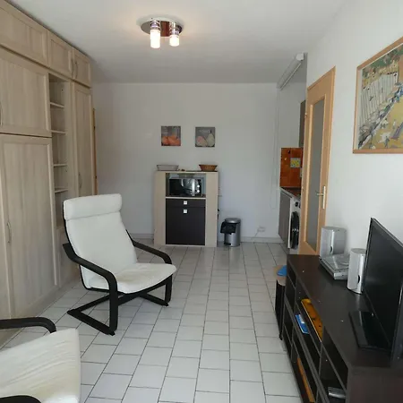 Avec Piscine, Climatisation, Garage, à 300m - Fr-1-328-259