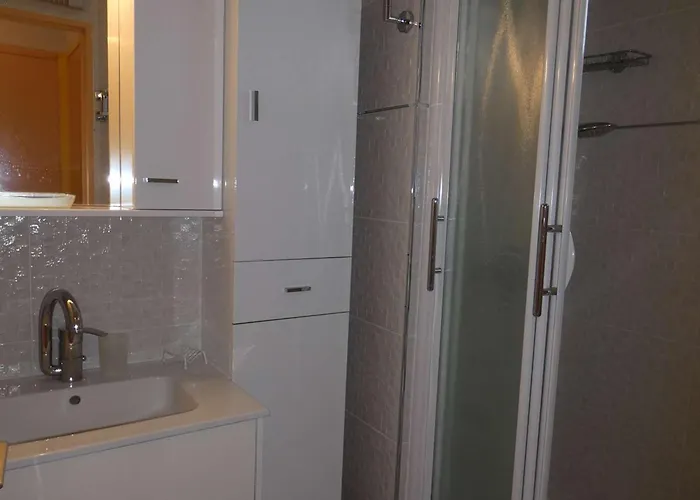 Avec Piscine, Climatisation, Garage, A 300m - Fr-1-328-259 * 라그랑모트